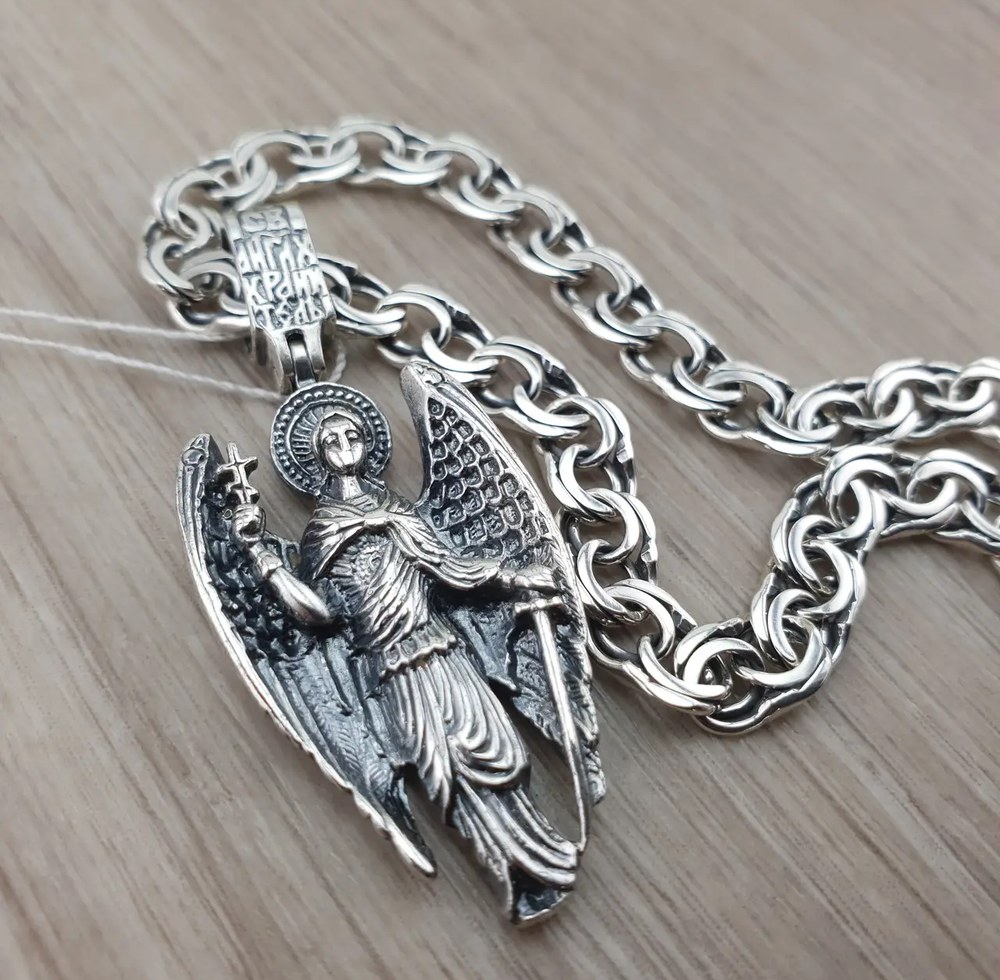 Товсті срібні цепочки бісмарк с хрестиком або кулоном – елегантність, розкіш та стиль