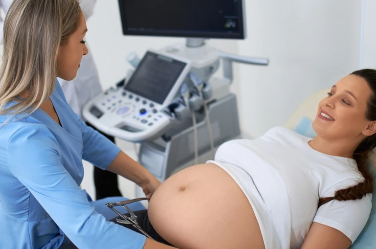 Огляд у гінеколога під час вагітності: особливості та рекомендації