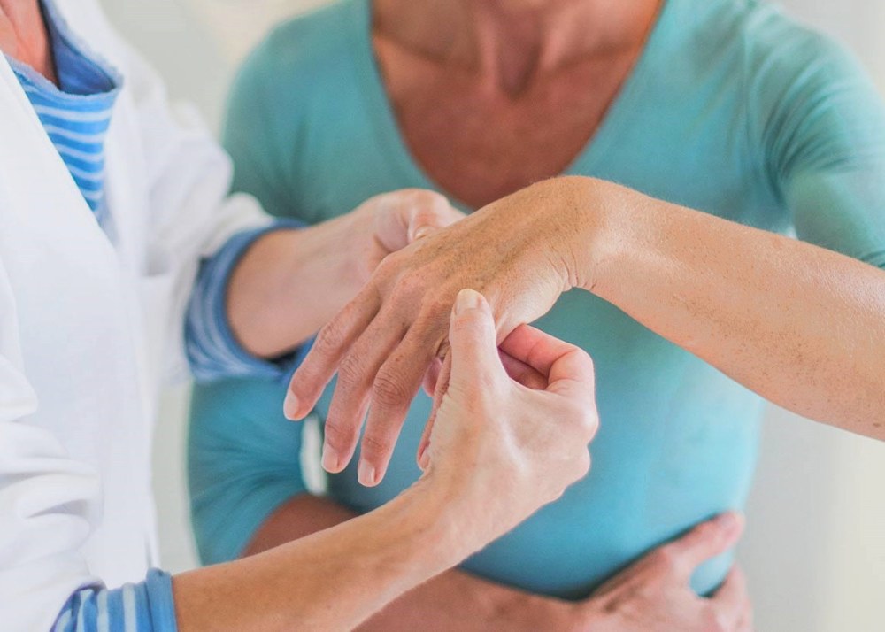 Хто такий ревматолог, спеціалізація та коли звертатись