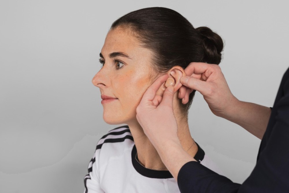 Особливості сучасних слухових апаратів та як вибрати актуальний варіант